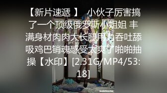  绿帽老公给还有几分姿势的老婆下了春药找来朋友一起玩3P 完美露脸