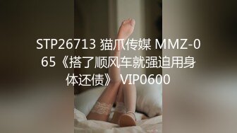  舌吻、舔逼高潮。阿姨：快夹我夹我，你这家伙你小样好坏啊，你怎么这么坏啊~哦哦哦我不要不要。