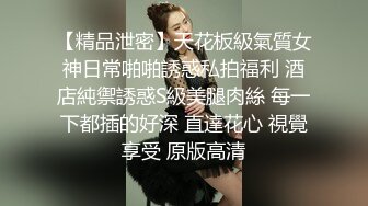   漂亮少妇3P 被两个肌肉猛男吃鸡 啪啪 力量和美的结合 画面很唯美