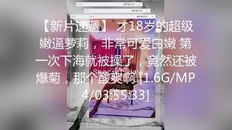 门缝下偷拍邻居家妹子洗完澡赤身裸体出来擦身体,两个奶子圆鼓鼓的,逼逼只有一点毛