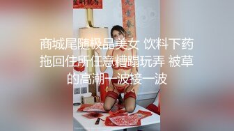   武漢步行街服裝店老板娘下海,生意不好做,店裏沒人,試衣間脫光展示自己誘人身體