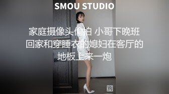 科技园女厕 背手走路绿纱裙闷骚少妇 窄小的洞口边被磨得无毛发红