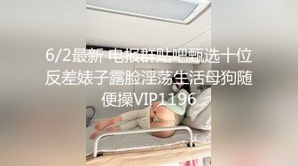 高颜值网红脸气质妹妹，黑丝大长腿，岔开大腿露出粉穴，不停的揉搓木耳