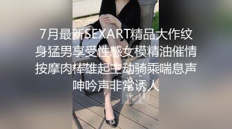 -出去玩了一天，脚上酸臭酸臭的，楼道里让母狗舔干净再回家