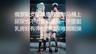  两男一女酒店开房！一个操逼哥们旁边观战！马尾辫小骚货，抓屌吸吮，多毛一线天肥逼