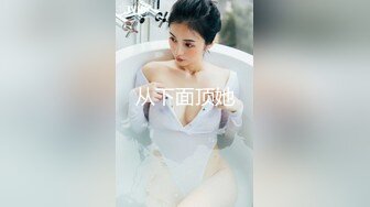 穿情趣装的美女狐狸精，全程露脸妩媚诱人，听狼友指挥互动撩骚，揉奶玩逼自慰呻吟，表情好骚火辣艳舞别错过