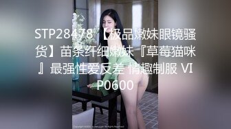   艺校水嫩漂亮的2美女为了赚外快和3男到KTV厕所啪啪