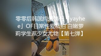 商场一路跟踪抄底吊带裙纹身女✿骚的很里面没有穿内裤大肥B在眼前晃来晃去