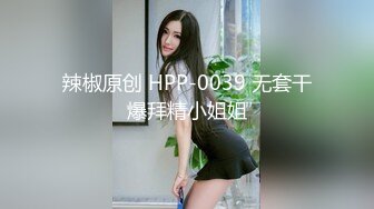 高颜小姐姐一个鸡巴还不够还要道具辅助，这艹得她眉开眼笑，高潮脸绯红！