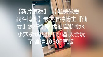  黑客破解家庭网络摄像头偷拍 两个巨乳少妇日常生活在客厅和老公啪啪