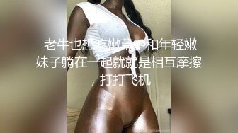 狗奴男在旁边帮忙别人操自己老婆