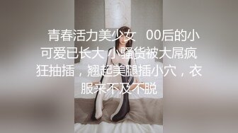  超级卡哇伊的黄毛小美眉，全裸睡着了偷偷先开被子直接后入，把她搞得爽醒了