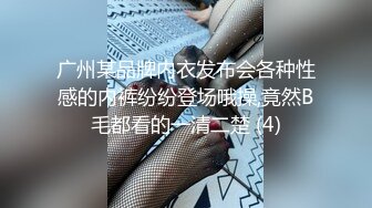 伪娘露出 最近爱上露出了 抬头都是摄像头 不知道中控室大叔看没看见骚逼 走廊生怕有人突然开门 又有些期待