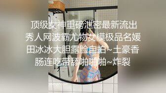  颜值不错的社会大射，满身纹身调教小鲜肉激情啪啪，交大鸡巴让小哥舔脚