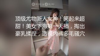 女仆装黄毛小妹露脸跟小哥啪啪听指挥，全程露脸深喉大鸡巴，让小哥抱在怀里揉奶抠逼，后入抽插无套爆草内射