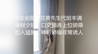  稀缺资源天下奇闻已经退役的天花板老鸨子在房间给多个客人表演阴吹、屄里出刀片、喷啤酒各项绝技