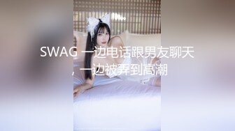 极品清纯的美少女咀迷人，夜幕降临，拿枕头坐在阳台上吹着凉凉的风，自慰扣粉粉的小穴，洞口小巧 ，揉奶发骚呻吟，也不怕邻居听到！