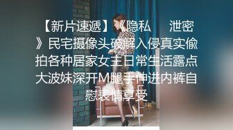 高颜值网红女警制服跪地口交，舔脚调教-空姐