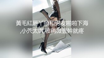 开门进去学生制服妹子翘起大白圆润屁股，等待后入猛烈撞击高潮射精屁股上