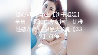  爆乳眼镜小美女，抽插小嘴活一流，怼入小穴爆操，无毛骚穴，尽情大力输出