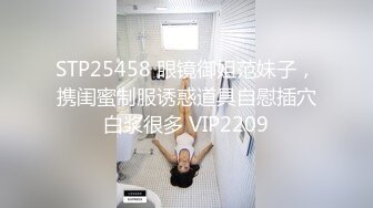 【极品骚货脸穴同框】香港椒乳网红『mely』眼镜婊与男友居家性爱啪啪私拍 脸穴同框 乘骑位肥臀很有视觉冲击力 (4)