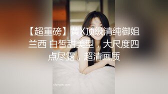 某办公楼厕所门板下看两位刚结婚的小少妇