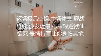 大萌眼可爱女神，和几位姐妹在K歌被拉到厕所里搞