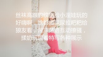 海角绿帽大神寝取NTR 让性感老婆穿开档丝去安慰离异兄弟，精液吃到饱