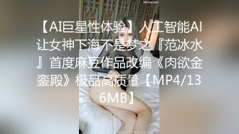 邪恶的房东暗藏摄像头 偷拍两位美女洗澡换衣服