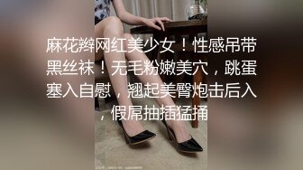 极品牛仔裤小萝莉身材玲珑有致温柔甜美一听要在沙发啪啪