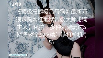  熟女妈妈 精神小伙和妈妈边操边缠绵互吻 趴在妈妈丰腴的身上大力抽插 只听啪啪作响