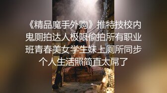 极品小少妇露脸穿上性感的黑丝高跟让大哥玩逼，撅着屁股给大哥舔乳头吃鸡巴，激情上位各种抽插表情好骚刺激