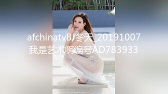 极品尤物美女小背心居家自慰，多毛嫩穴扒开，振动棒疯狂抽插，爽的淫水直流