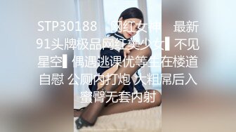 风骚的大二学妹露脸勾搭小哥，掰着小逼让男人舔阴蒂好刺激，性感的奶子深喉口交被小哥摸着奶子后入叫的骚