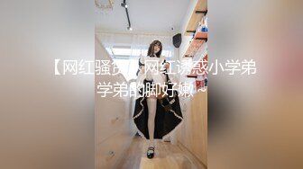 【新片速遞】 眼镜良家美女刚下海！全裸扭腰诱惑！约炮开始操逼，扶着JB捅入骚穴，美臀一下下抽插爽翻