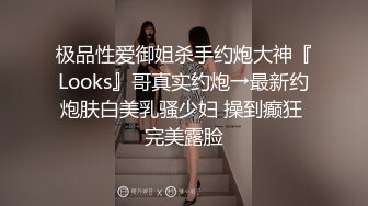 云南文山玉石店老板娘，穿着上班制服来幽会，嘴里舔舐着我的鸡巴一边打电话跟人交代事情，捋起她的头发 美！