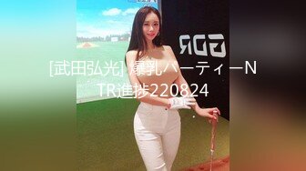 【难得一见粉红色美穴大美妞】超高颜值甜美 ，被窝里给大家秀，脱掉睡衣掰穴 ，肥穴骚逼特写 ，搞得满脸潮红