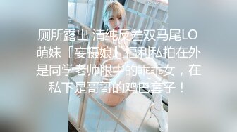  逼毛多多的萝莉小女人全程露脸全方位展示，丝袜诱惑淫声荡语互动撩骚狼友