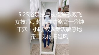 圆润美臀少妇居家夫妻JQ啪啪，特写口交舔屌拨开内裤掰穴，翘起屁股隔着内裤摸逼，第一视角后入一下下撞击