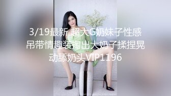 嗲嗲超会诱惑气质美女！性感睡衣大红唇！表情很魅惑，偶尔看下穴，翘起美臀对着镜头极品