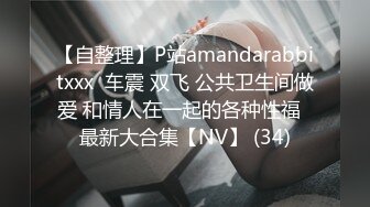 娇小身材苗条妹子【小骚猫】浴缸洗澡再床上自慰秀，按摩器震动无毛嫩穴掰开特写，非常粉嫩不要错过