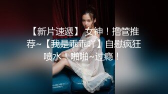 乖巧的小少妇真鸡巴骚让大哥狠狠玩逼，对着镜头不停抠弄骚逼，玩拳交掰开给狼友看特写，口交大鸡巴无套爆草