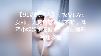 高颜值黑色外套大奶妹子啪啪穿上黑色网袜特写手指快速扣逼后入猛操