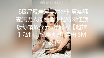 成熟美艳阿姨【蜜臀御姐】，出门逼里塞跳蛋-健身房-锻炼，骚死啦，网友一直刷礼物震得她逼逼受不了，跑更衣室大秀淫穴！