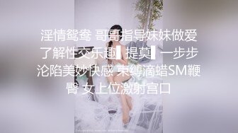  眼镜骚熟女3P大战，两根屌轮流吃，骑乘边操边插嘴，后入猛怼小骚货