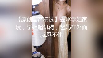 【野狼出击】约了个牛仔裤高颜值苗条妹子啪啪，蒙上眼睛干中途叫朋友来轮流操，很是诱惑喜欢不要错过