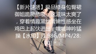 9月最新流出魔手外购极品厕拍《前景后景》偷拍(酒吧美女）尿尿似喷泉的黄裙美女极品无毛白虎逼