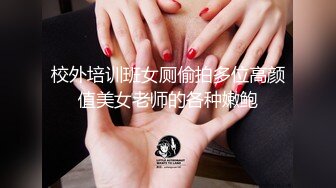 搂着女友细腰冲锋