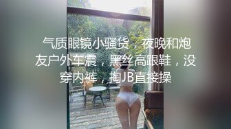 清纯甜美少女光滑美臀翘起，脱下内裤被炮友掰穴，紧致超肥美穴，振动棒抽插自慰