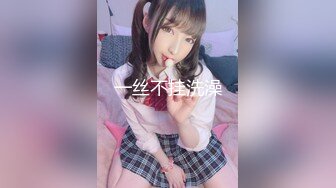 【新片速遞】 轻熟女美少妇露脸躺下第一人称自慰，手指不停的刺激阴蒂，大姨妈来了不停有血流出